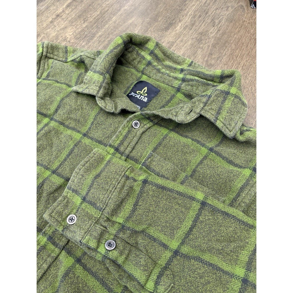 Prana Mens Small Green Plaid Flannel Long Sleeve Button Down Shirt Pocket Logo